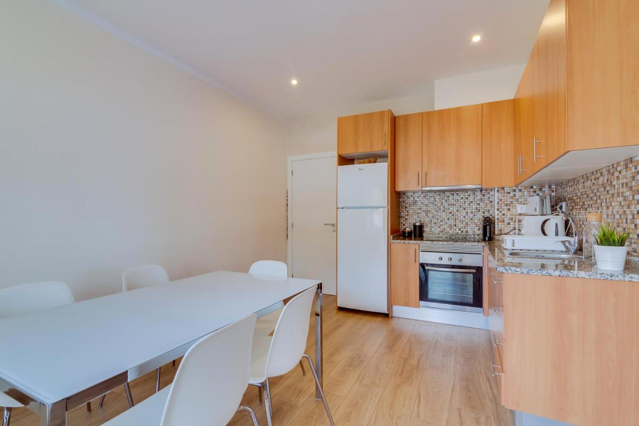 Quarteira 2Br - Near The Beach At Homesbyfc Exterior photo